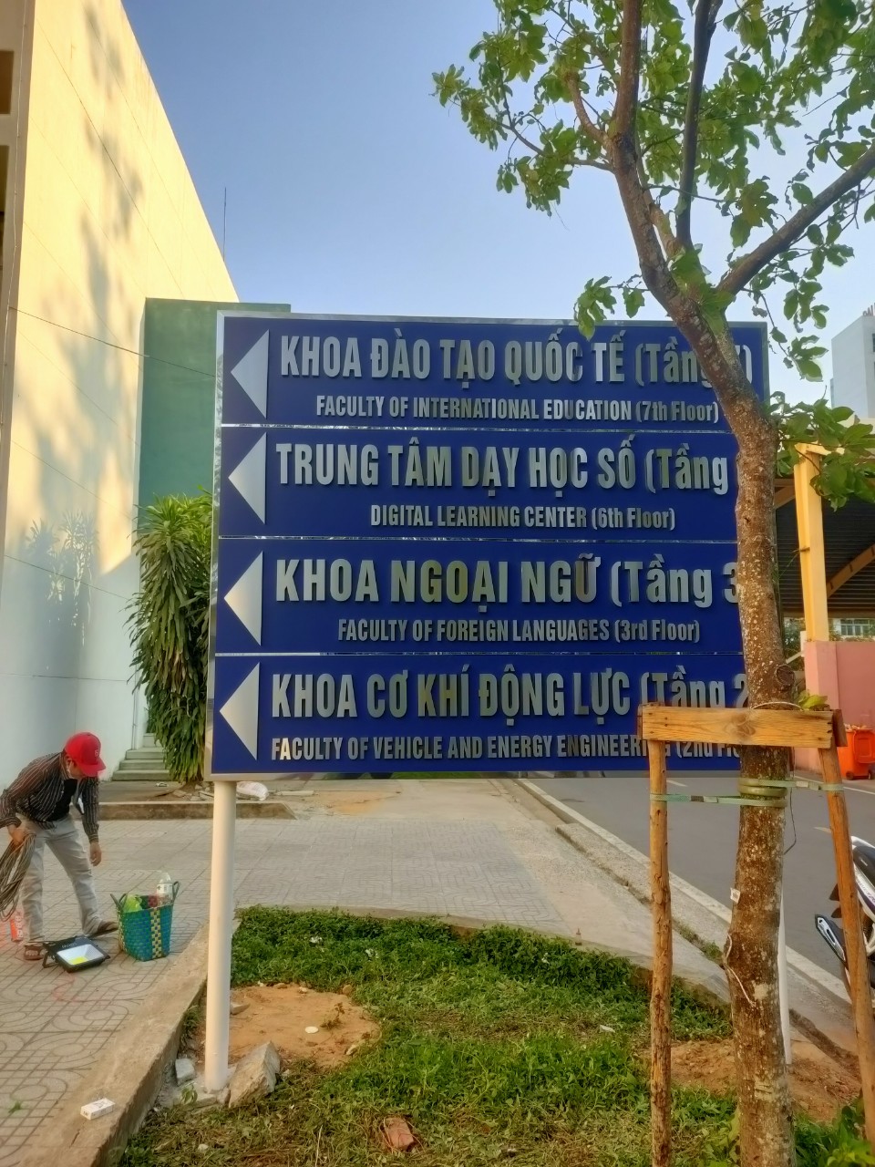 NHỮNG LƯU Ý KHI LÀM BẢNG HIỆU QUẢNG CÁO NGOÀI TRỜI